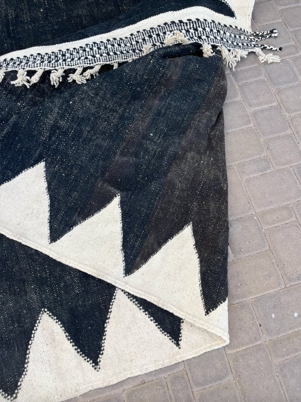 Handmade Moroccan Kilim rug - Picture 3 of 8